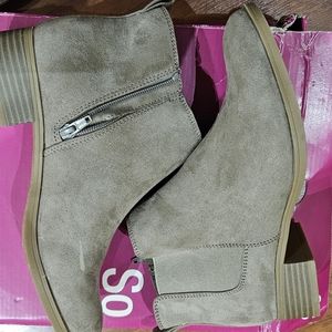 SO Ankle Booties Taupe 7.5 Wide